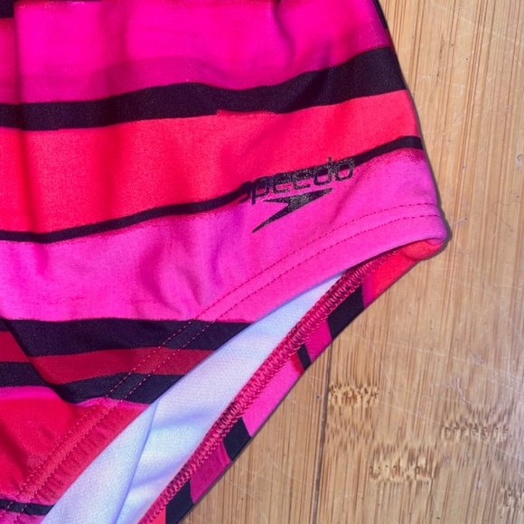 Speedo Red/Pink/Black Stripe Cross Back One-Piece Swimsuit Women's Size 14 NWOT - Picture 4 of 10